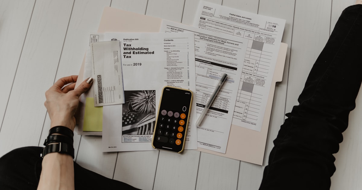 Calculator and tax forms for 1099 contractor deductions